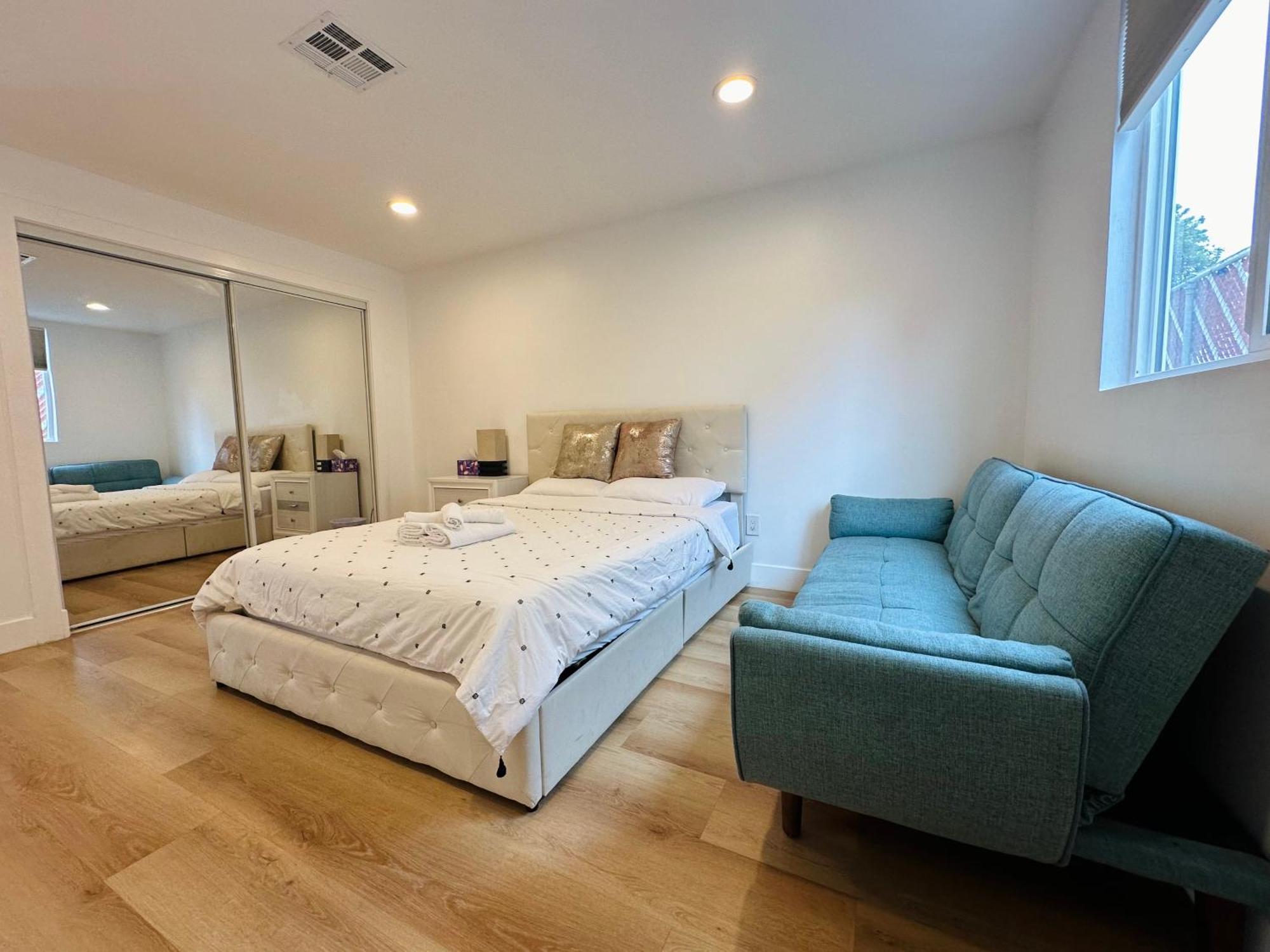 Homestay Chic And Secure Private In Modern 6